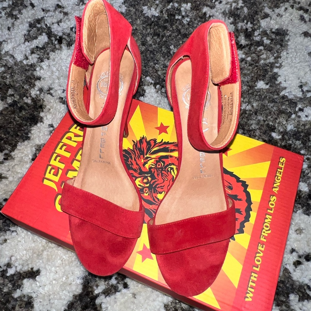 Woman’s Jeffrey Campbell heel